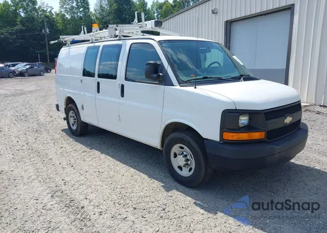 2014 Chevrolet Express 2500 Work Van z USA, uszkodzony, nr VIN 1GCWGFCAXE1205923